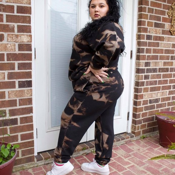 Acid Washed Matching Sweatshirt and Sweatpants - Picture 2 of 5